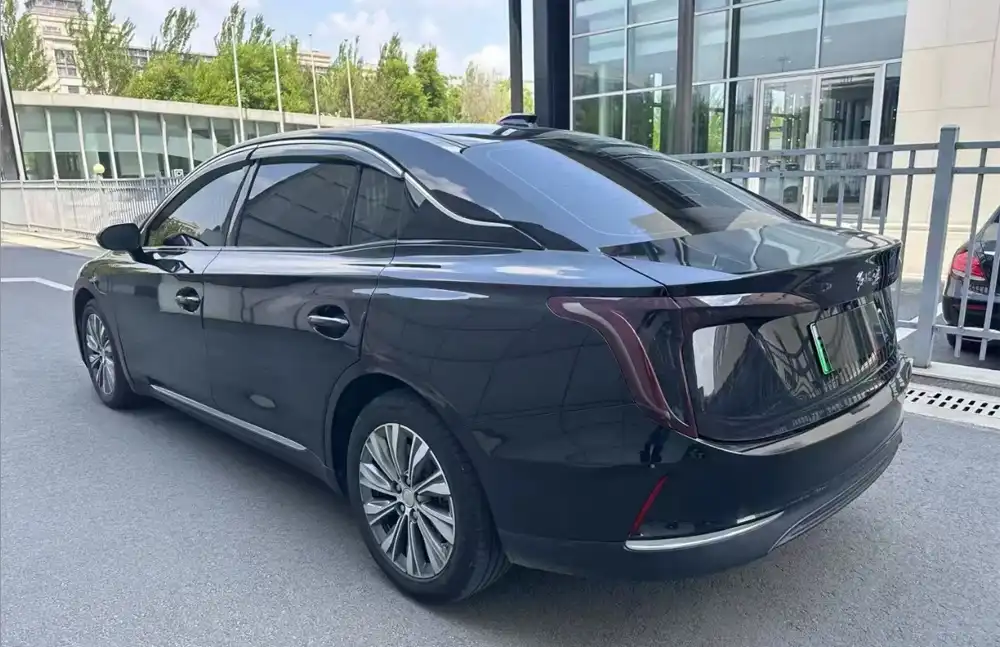 Hongqi E-QM5 usado, modelo 2022 Autonomia de carga: 431 km Edição Lazer, 5 lugares