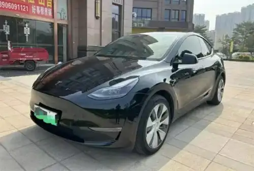 Um carro pequeno e econômico? Um Tesla Model Y usado com 80.000 quilômetros rodados por US$ 20.000 — vale a pena?
