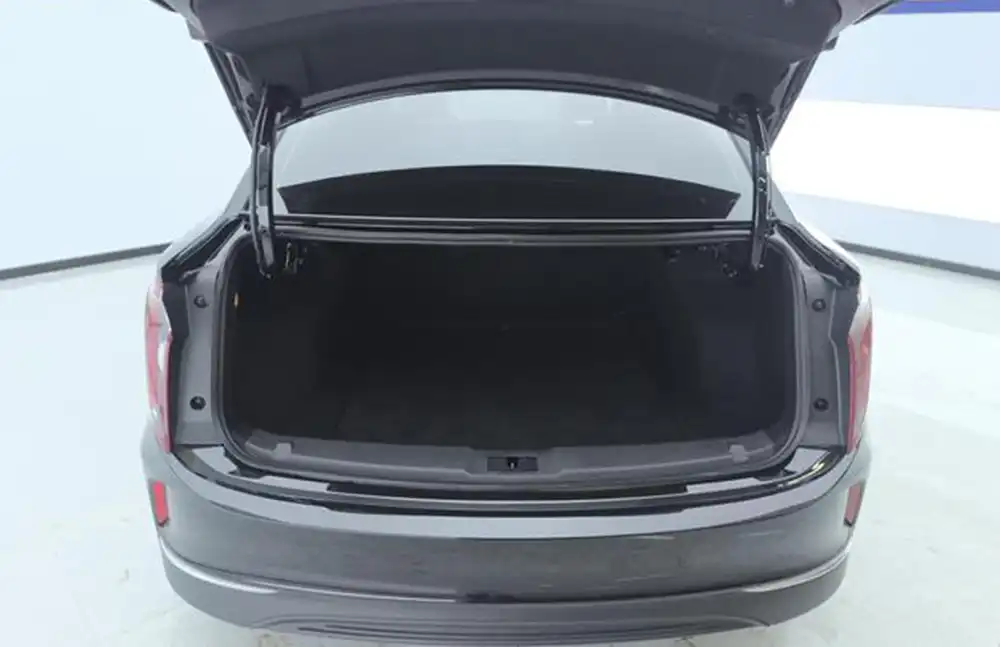 Hongqi E-QM5 2023 usado, modelo Basic Travel Edition