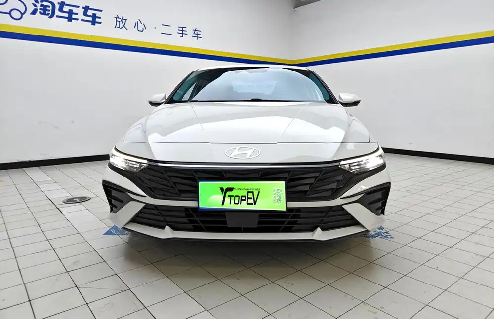 Hyundai Elantra 1.5L CVT LUX Premium Edition 2023 usado