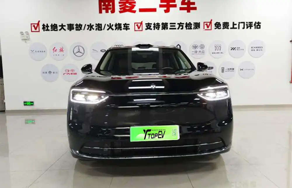 Aito M7 usado, ano modelo 2026, versão Extended-Range Ultra, 5 lugares, tração integral (AWD).