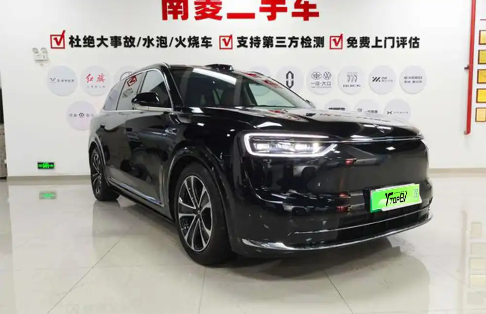 Aito M7 usado, ano modelo 2026, versão Extended-Range Ultra, 5 lugares, tração integral (AWD).