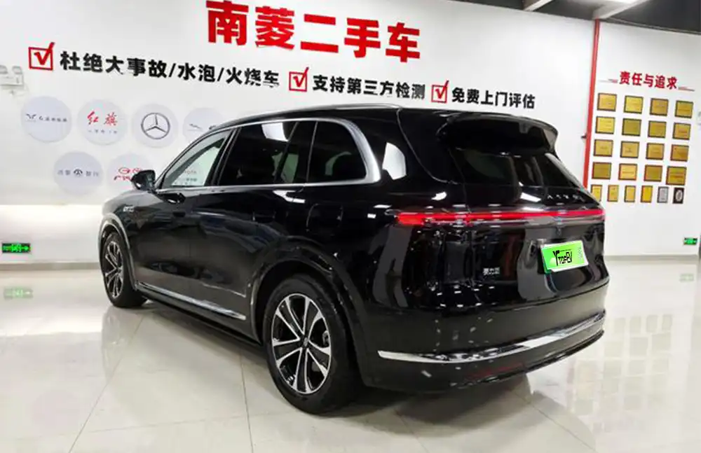 Aito M7 usado, ano modelo 2026, versão Extended-Range Ultra, 5 lugares, tração integral (AWD).