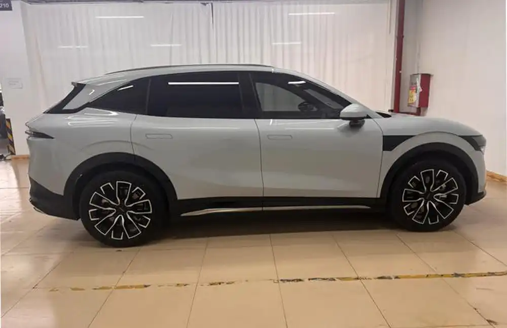 Carregador portátil ZEEKR 7X modelo 2025 usado, versão de tração traseira com controle inteligente e bateria de longo alcance de 100 kWh.