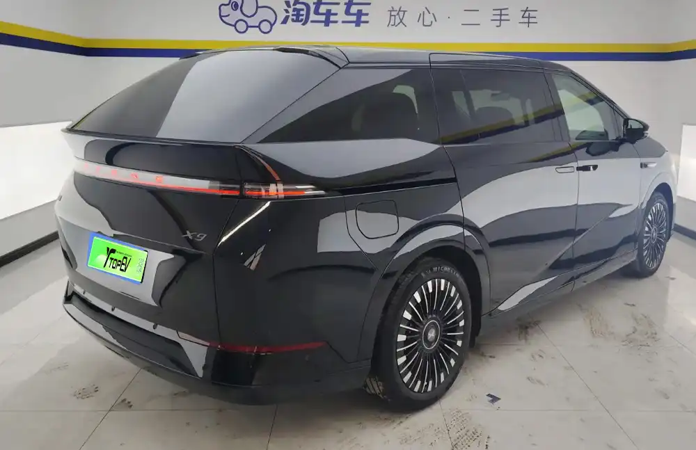XPeng X9 usado, modelo 2025, totalmente elétrico, com autonomia ultralonga de 740 km (máx.)