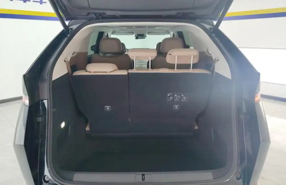 XPeng X9 usado, modelo 2025, totalmente elétrico, com autonomia ultralonga de 740 km (máx.)