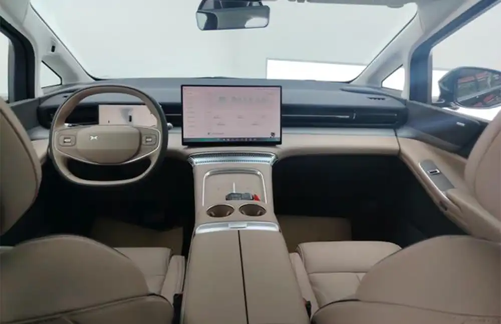 XPeng X9 usado, modelo 2025, totalmente elétrico, com autonomia ultralonga de 740 km (máx.)