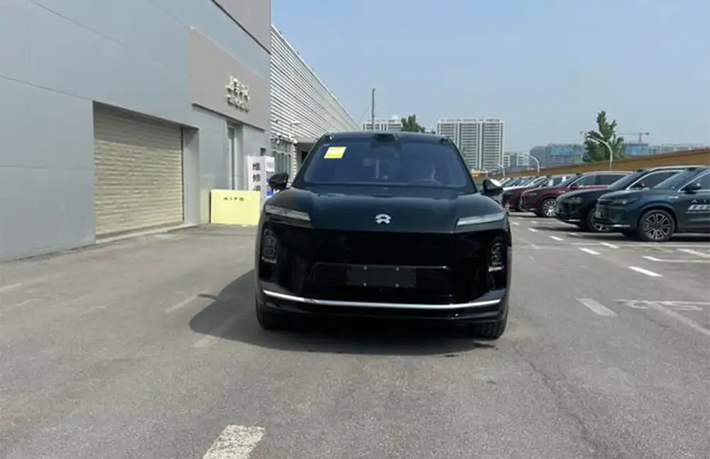NIO ES8 usado, modelo 2026, versão executiva de luxo com seis lugares.