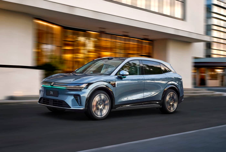 Zeekr 7X vs Tesla Model Y: Duas Visões Diferentes para o Futuro dos SUVs Elétricos Familiares